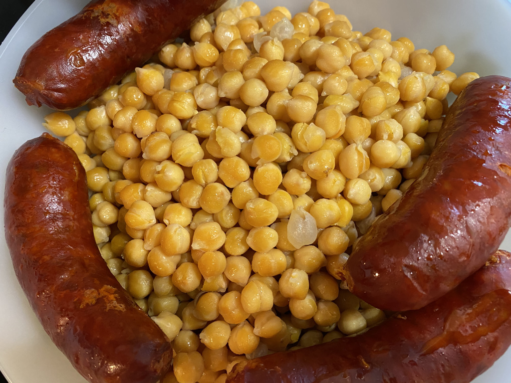 Cocido gallego garbanzos chorizos